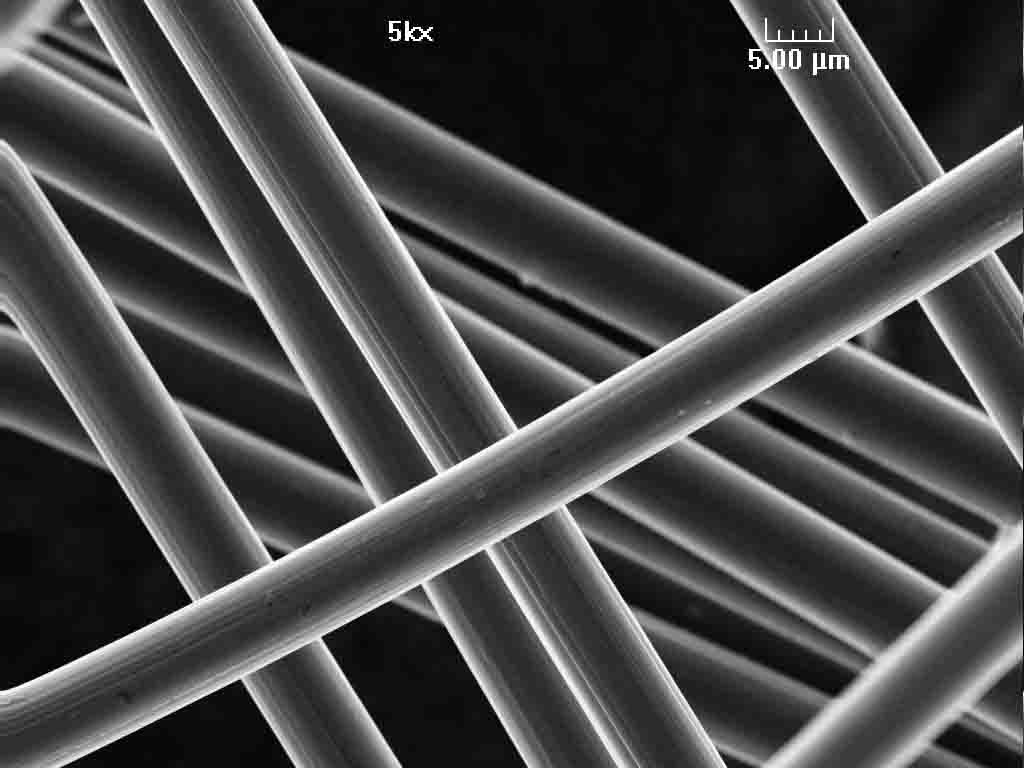 Microscopie_electronique_a_balayage_fibre_de_carbone_fort_grossissement